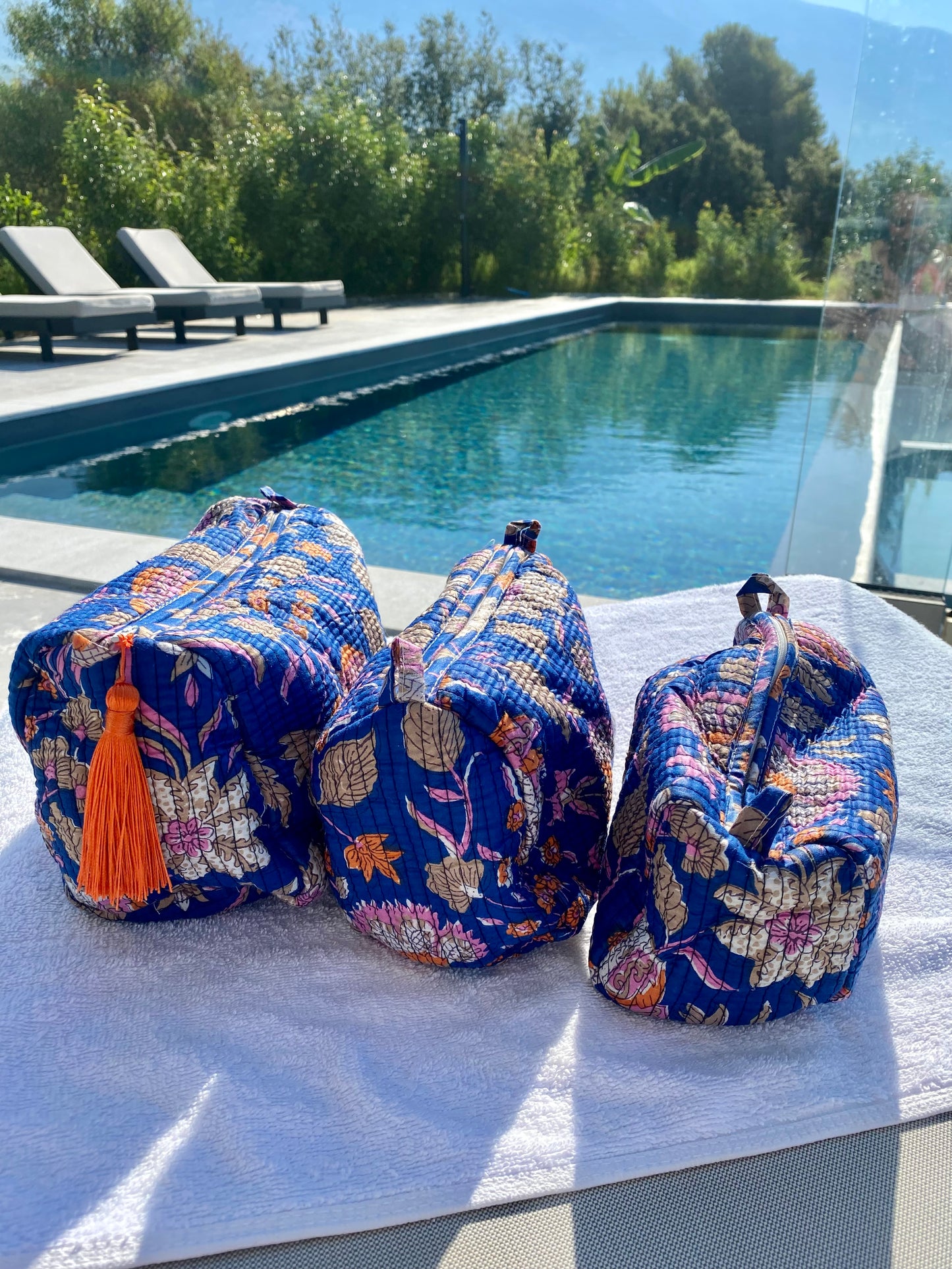 BLUE FLORAL WASH BAG SET