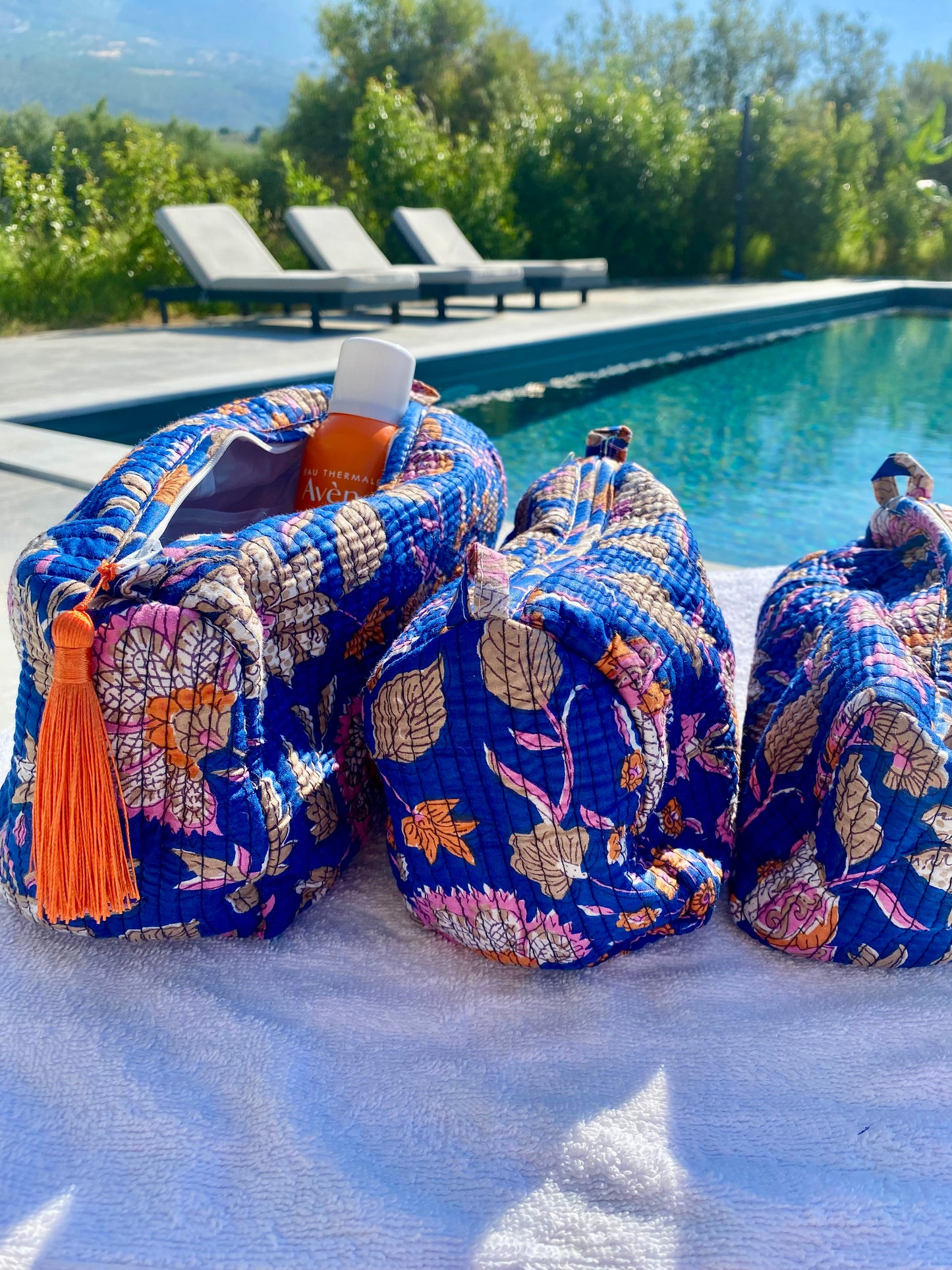 BLUE FLORAL WASH BAG SET