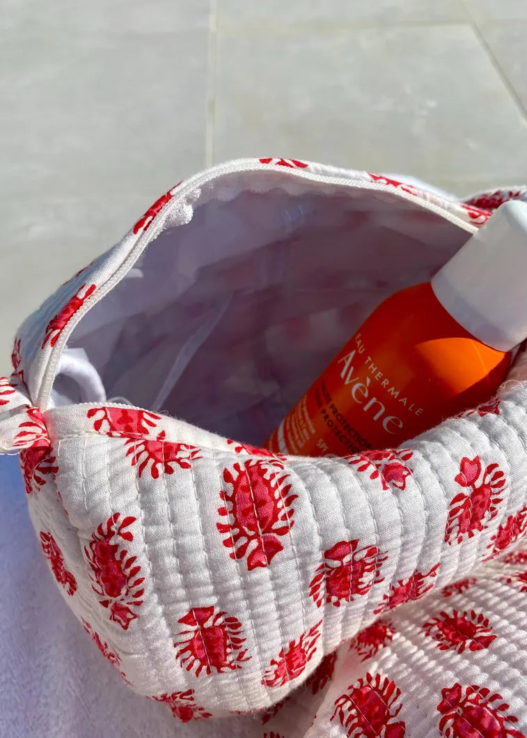 RED AND WHITE BLOCK PRINT WASH BAG SET