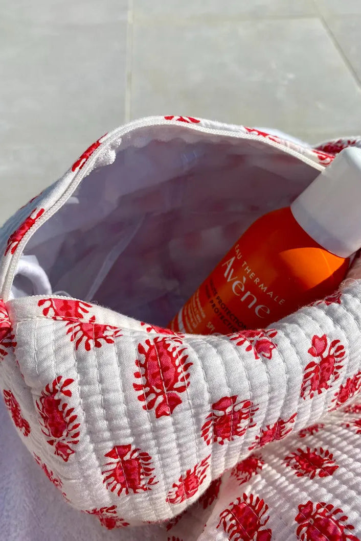 RED AND WHITE BLOCK PRINT WASH BAG SET